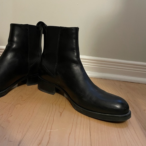 Liebeskind Black Chelsea Ankle Boots - Picture 10 of 10